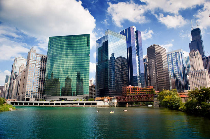 无人,高楼大厦,横图,室外,白天,仰视,办公楼,湖,湖泊,树林,水,植物,大厦,建筑,摩天大楼,写字楼,湖面,水流,水面,云,云朵,云彩,树,树木,蓝色,绿色,白云,倒影,蓝天,天空,自然,楼宇,湖水,天,商务楼,生长,晴朗,成长,倒映,反照,晴空,彩图,低角度拍摄,大楼,高层建筑,高楼,摩天楼