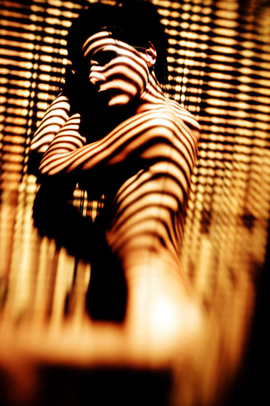 西方人,裸体,一个人,躺,睡,竖图,俯视,室内,白天,性感,欧洲,欧洲人,仅一个年轻女性,仅一个女性,仅一个人,阴影,光线,影子,裸露,黄色,阳光,休息,诱惑,赤裸,勾引,暴露,裸,歇息,袒露,引诱,苏息,赤身,尤物,卧着,年轻女性,女人,女性,白种人,困,困觉,寝息,睡觉,躺着,卧,半身,彩图,高角度拍摄,佳丽,丽人,美人