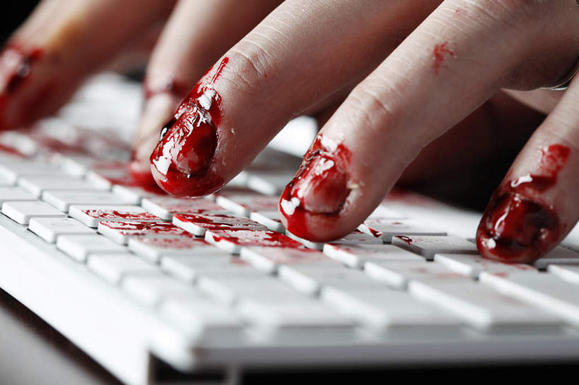 西方人,手,一个人,横图,室内,特写,白天,正面,鼠标,键盘,欧洲,欧洲人,仅一个年轻女性,仅一个女性,仅一个人,阴影,朦胧,模糊,光线,影子,凌乱,输入设备,通讯设备,红色,阳光,手部,手指,混乱,血迹,通信设备,纷乱,缭乱,庞杂,年轻女性,女人,女性,白种人,半身,彩图