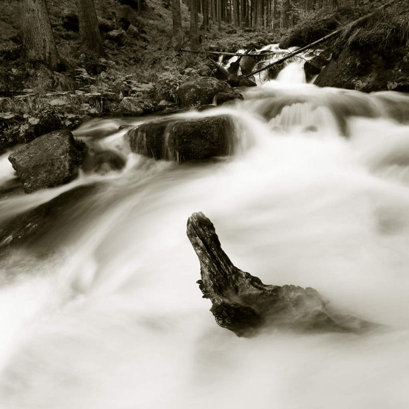 无人,方图,俯视,室外,白天,旅游,度假,河流,石头,美景,水,一堆,许多,堆叠,堆积,朦胧,模糊,湍急,石子,河水,景观,水流,娱乐,小溪,自然,溪水,享受,休闲,景色,放松,流动,堆,自然风光,流淌,石块,岩石,彩图,高角度拍摄