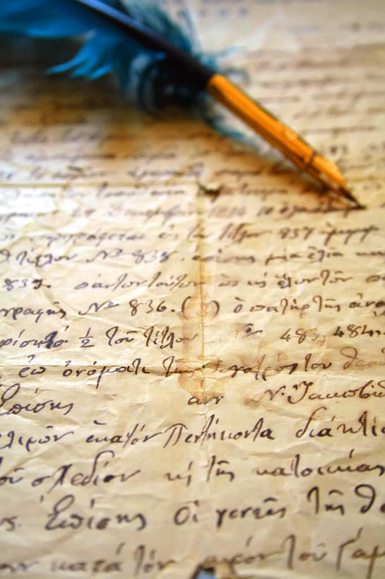 无人,竖图,俯视,室内,特写,白天,静物,一排,朦胧,模糊,整齐,英文,笔,标志,文字,字符,字母,办公用品,标识,文具,排列,学习用品,英文字母,羽毛笔,文具用品,队列,彩图,高角度拍摄