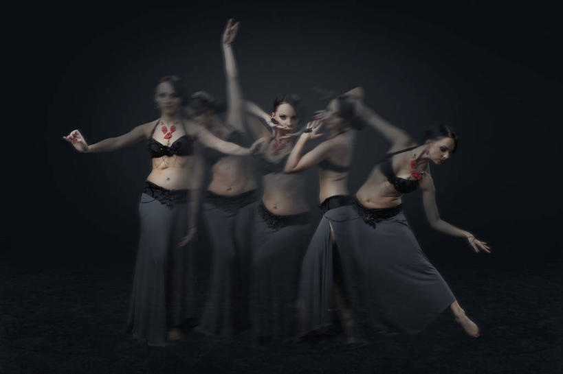 西方人,一个人,无人,站,举,伸展双臂,横图,室内,白天,正面,跳舞,数码,科技,欧洲,欧洲人,仅一个年轻女性,仅一个女性,仅一个人,阴影,内衣,反射,网络,影子,高光,几何,计算机图形,合成,注视,裸露,观察,看,托,站着,胸罩,文胸,观看,电脑合成图,数码合成图,察看,合成图,关注,裸,舞姿,肚皮舞,写实,具体,具象,乳罩,胸衣,年轻女性,女人,女性,白种人,敞开双臂,举起,举手,举着,伸开双臂,向上举,向上伸,向上托,展开双肩,站立,张开手臂,张开双臂,半身,彩图,舞蹈