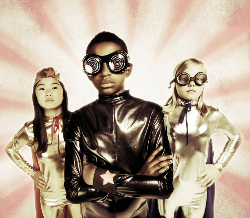 西方人,儿童,三个人,伙伴,朋友,站,双手交叉,横图,室内,白天,正面,友谊,纯洁,安全,欧洲,非洲,黑人,欧洲人,服装,梦幻,发光,光束,眼镜,防护,光亮,注视,手叉腰,小孩,衣服,叉腰,观察,看,站着,可爱,童年,童趣,服饰,观看,护目镜,保护,正义,察看,双手抱胸,未来,衣着,穿着,关注,发亮,保险,超人,表演服,演出服,童真,憧憬,烂漫,无邪,保全,周全,安稳,安定,安全防护眼镜,衣饰,超级英雄,英雄,超能力,公理,道具服,单手叉腰,平安,天真,友情,男孩,男人,男性,女孩,女人,女性,白种人,非洲人,站立,半身,彩图,防护眼镜,男生,女生