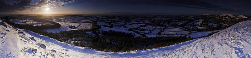 无人,家,木屋,农田,横图,全景,俯视,室外,白天,广角镜头,鱼眼镜头,旅游,度假,庄稼,农作物,美景,日落,山,树林,太阳,雪,雪山,植物,大雪,英国,欧洲,阴影,光线,影子,冰,地平线,积雪,景观,山峰,晚霞,霞光,雪景,云,云朵,冬季,冬天,落日,辽阔,地面,山峦,云彩,娱乐,英格兰,住宅,树,树木,绿色,白云,阳光,自然,黄昏,享受,休闲,广阔,景色,彩霞,放松,寒冷,生长,成长,一望无际,冰冷,西欧,自然风光,延伸,大不列颠,大不列颠及北爱尔兰联合王国,天地相交,严寒,冰凉,酷寒,凛冽,凛凛,极冷,无边无际,一马平川,夕照,英吉利,薄暮,赫里福德郡,赫里福德,夕阳,彩图,高角度拍摄,耕地,庄稼田,傍晚,茅舍,茅屋,棚屋,小木屋,小屋,大不列颠王国,大英帝国,联合王国,日不落帝国,斜阳