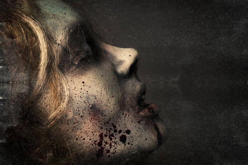 西方人,脸,头,眼睛,鼻子,嘴,脸颊,眉毛,睫毛,一个人,闭眼,横图,室内,特写,白天,侧面,欧洲,欧洲人,瞳孔,仅一个年轻女性,仅一个女性,仅一个人,阴影,灰色背景,反射,影子,灰色,血液,眼部,摄影,肮脏,影棚,恐怖,可怕,邋遢,可骇,龌龊,污秽,年轻女性,女人,女性,白种人,头部,鼻,鼻孔,睫,口,口腔,脸部,脸蛋,眉,面部,眼,眼睫毛,眼眉,嘴巴,嘴唇,闭眼睛,闭着眼,闭着眼睛,抬头,仰头,半身,彩图,影棚拍摄,拍摄,眼眉毛