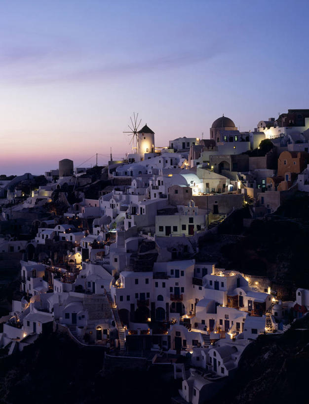 无人,家,竖图,室外,白天,正面,旅游,度假,美景,日落,植物,城市风光,城市,建筑,路灯,照明,希腊,欧洲,阴影,光线,影子,房屋,屋子,景观,晚霞,霞光,落日,公寓,灯光,娱乐,建设,洋房,楼房,住宅,灯,树,树木,绿色,自然,黄昏,享受,休闲,景色,彩霞,放松,生长,成长,照亮,照明设备,基克拉迪群岛,圣托里尼岛,希腊共和国,夕照,薄暮,基克拉泽斯群岛,伊亚,夕阳,彩图,傍晚,房子,斜阳