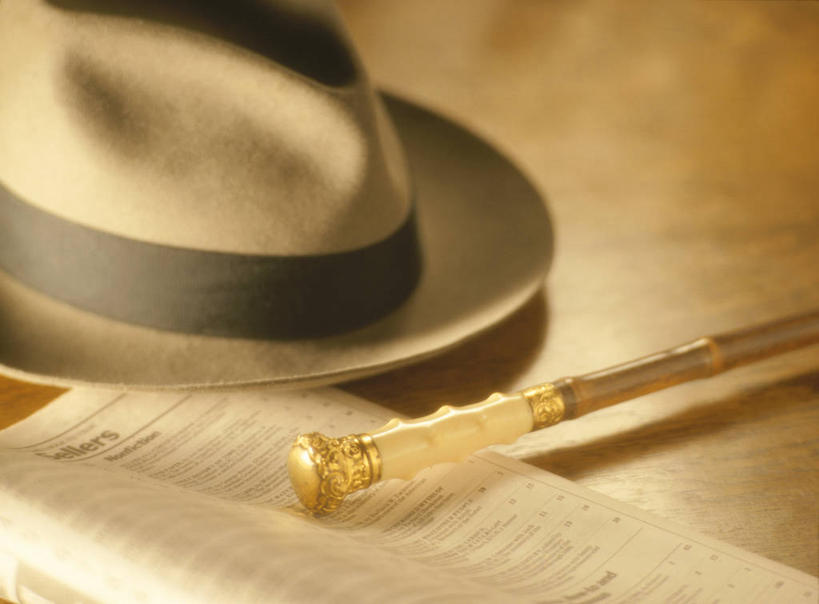 无人,横图,俯视,室内,特写,白天,阅读,桌面,桌子,静物,报纸,帽子,一把,学习,阴影,朦胧,模糊,反射,信息,工具,影子,礼帽,器械,浏览,拐杖,新闻,一份,手杖,医疗器械,一顶,辅助设备,彩图,高角度拍摄,报刊