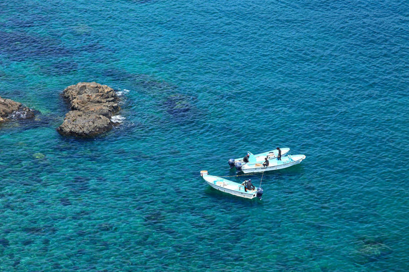 无人,横图,俯视,室外,白天,旅游,度假,海浪,海洋,礁石,石头,美景,轮船,船,长崎,日本,亚洲,阴影,波纹,飞溅,溅,光线,石子,液体,影子,景观,浪花,水滴,两艘,娱乐,水珠,水纹,阳光,自然,海水,船尾波,交通工具,波浪,享受,休闲,景色,放松,喷洒,自然风光,载具,海景,东亚,日本国,长崎县,九州本岛,九州,九州岛,九州地方,平户,平户市,大海,风浪,海,海水的波动,礁,近岸浪,石块,岩石,涌浪,彩图,高角度拍摄