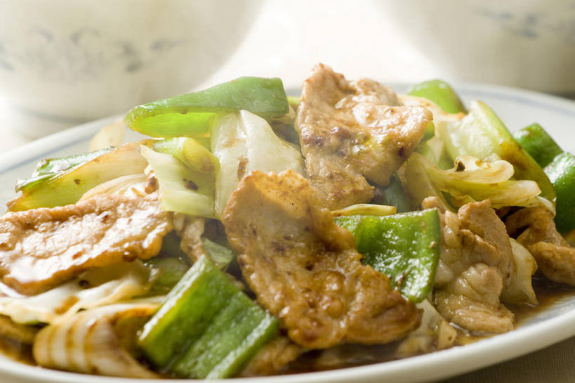 无人,横图,俯视,室内,特写,白天,烹饪,中餐,餐桌,桌子,蔬菜,椰菜,卷心菜,餐具,一堆,许多,阴影,堆叠,堆积,朦胧,模糊,新鲜,反射,碟子,盘,影子,青椒,肉,料理,食品,很多,猪肉,菜肴,美食,肉类,食物,一个,盘子,碟,中式,甘蓝,摄影,佳肴,有机食品,绿色食品,影棚,单个,餐台,堆,川菜,回锅肉,肉食,大椒,豚肉,菜椒,四川菜,甘蓝菜,甜椒,柿子椒,结球甘蓝,甘兰,灯笼椒,包心菜,彩图,高角度拍摄,影棚拍摄,拍摄,圆白菜