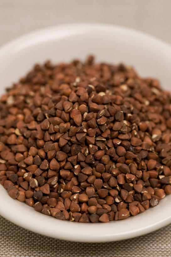 无人,竖图,俯视,室内,特写,白天,农作物,一堆,许多,阴影,堆叠,堆积,丰富,朦胧,模糊,反射,影子,陶瓷,谷物,褐色,陶瓷制品,很多,荞麦,一个,容器,碗,成熟,摄影,影棚,单个,储藏,堆,储存,谦让,随和,彩图,高角度拍摄,影棚拍摄,拍摄,贮存