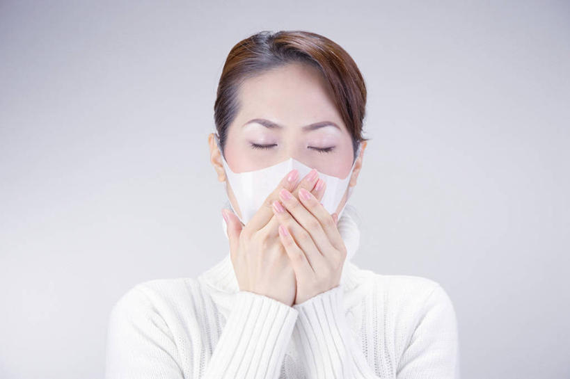 东方人,一个人,站,闭眼,横图,室内,白天,正面,毛衣,亚洲,仅一个年轻女性,仅一个女性,仅一个人,灰色背景,分离,过滤,分开,黄种人,口罩,站着,隔断,遮,遮掩,摄影,影棚,隔离,卫生,掩盖,遮挡,净化,间隔,预防,线衫,遮盖,防尘,掩饰,断绝,隔开,屏蔽,屏绝,远离,中断,阻遏,阻隔,毛线衣,绒线衣,年轻女性,女人,女性,亚洲人,闭眼睛,闭着眼,闭着眼睛,站立,半身,彩图,影棚拍摄,绒衣,套衫,套头毛衣,线衣,拍摄