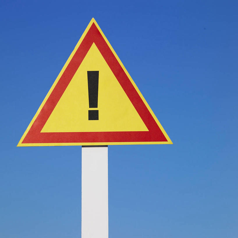 无人,竖图,室外,特写,白天,正面,阴影,光线,标志,文字,影子,字符,字母,警告,标识,蓝色,蓝天,天空,阳光,天,警示,晴朗,禁止,提醒,感叹号,提示,限制,万里无云,危险,晴空,晴空万里,彩图