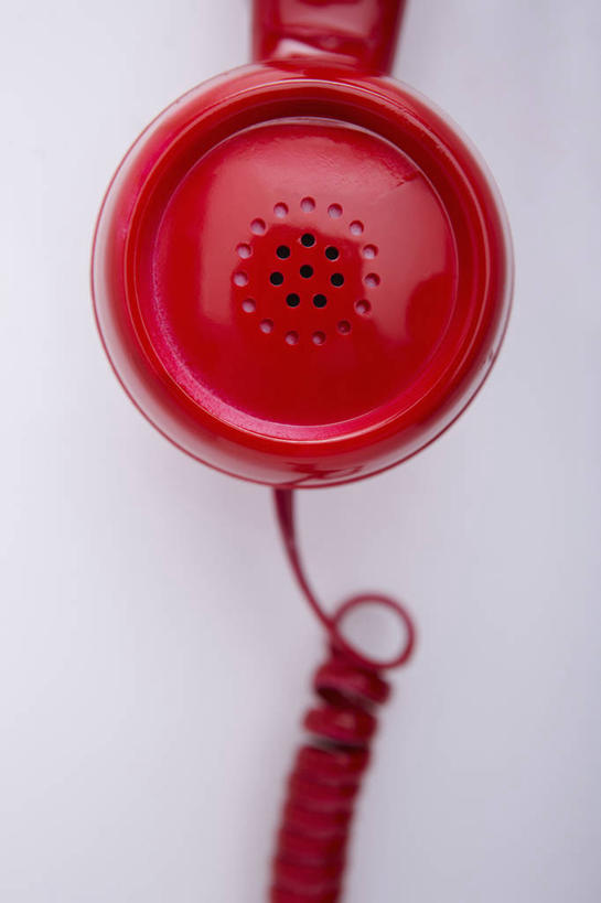无人,打电话,竖图,俯视,室内,特写,白天,白色背景,静物,电话,通讯设备,红色,话筒,电话线,摄影,影棚,固定电话,交流,电话机,沟通,通话,彩图,高角度拍摄,影棚拍摄,拍摄