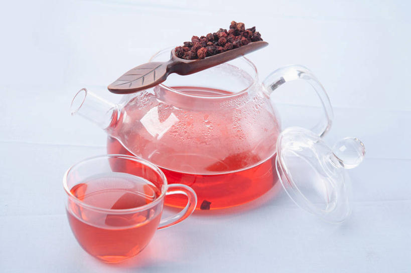 无人,横图,俯视,室内,特写,白天,幸福,茶,杯子,玻璃,阴影,蓝色背景,反射,壶,影子,茶叶,饮品,娱乐,玻璃制品,水壶,一个,茶壶,容器,水杯,花茶,享受,休闲,温馨,放松,乐趣,保健,养生,摄影,影棚,单个,花草茶,舒适,香花茶,香片,熏花茶,茶杯,彩图,高角度拍摄,影棚拍摄,拍摄,蒲公英茶