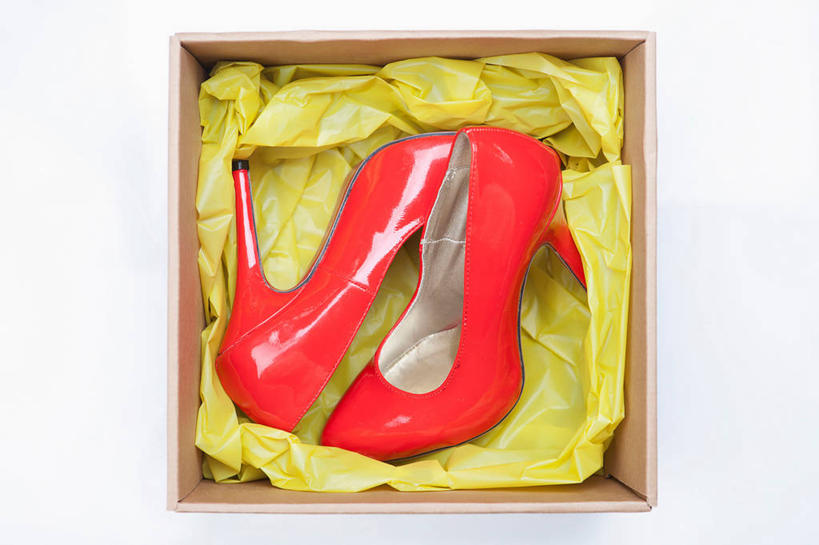 无人,横图,俯视,室内,特写,白天,白色背景,高跟鞋,时尚,静物,鞋子,一双,阴影,反射,影子,盒子,红色,容器,摄影,影棚,储藏,储存,时髦,鞋盒,时兴,彩图,高角度拍摄,影棚拍摄,拍摄,贮存