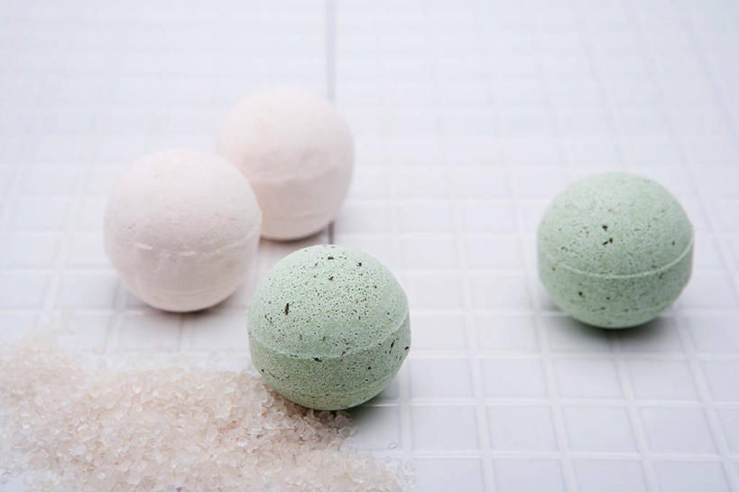 无人,横图,俯视,室内,特写,白天,化妆,美容,静物,护肤,图形,几何,洗浴用品,清洁,四个,保养,享受,休闲,球体,放松,保健,摄影,影棚,浴盐,护肤品,数学,护肤用品,舒缓,养颜,去污,紧肤,嫩肤,洗涤,彩图,高角度拍摄,影棚拍摄,拍摄,几何图形,立体几何,立体图形