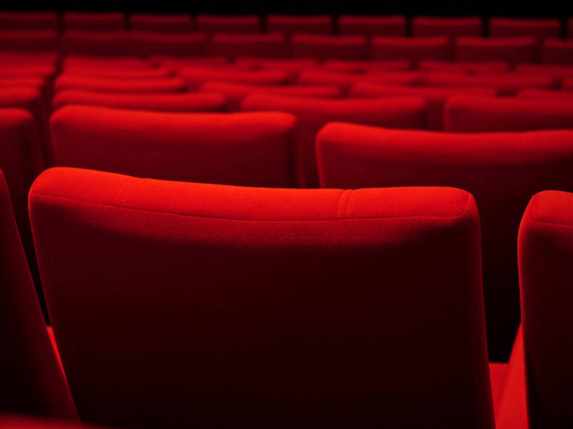 无人,横图,室内,白天,正面,兴奋,热情,电影院,剧院,静物,椅子,一排,许多,阴影,整齐,反射,影子,很多,开放,排列,红色,健康,温暖,奔放,活力,积极,激情,朝气,暖色,吉祥,生命,队列,饱满,革命,热烈,赤色,充实,斗志,喜气,主动,彩图,欢乐,剧场,戏院,影院