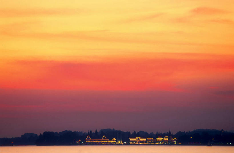 无人,家,横图,室外,白天,正面,旅游,度假,湖,湖泊,美景,日落,山,山脉,树林,水,植物,德国,欧洲,房屋,屋子,湖面,景观,山峰,水流,水面,晚霞,霞光,落日,山峦,娱乐,楼房,住宅,树,树木,绿色,天空,自然,黄昏,湖水,群山,天,享受,休闲,景色,彩霞,放松,生长,成长,西欧,自然风光,德意志联邦共和国,巴伐利亚,巴伐利亚州,拜恩州,拜恩自由州,夕照,薄暮,林道,夕阳,彩图,傍晚,房子,斜阳