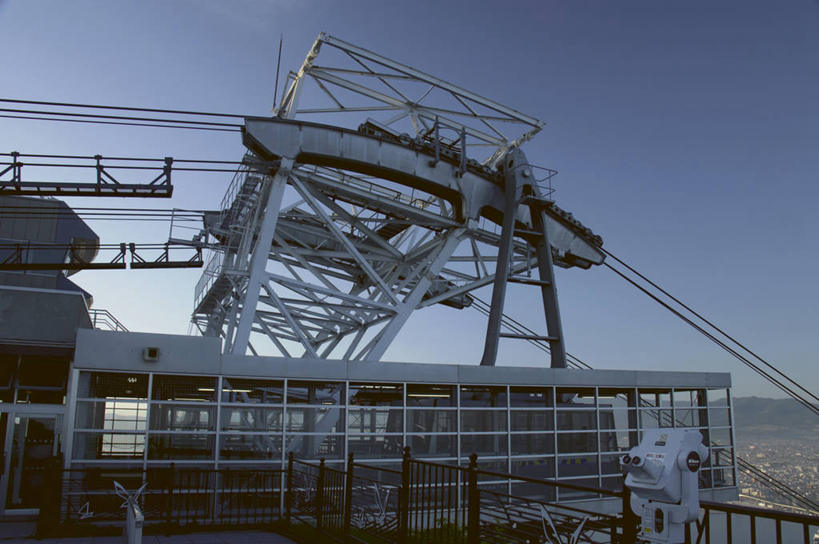 无人,横图,室外,白天,正面,度假,美景,山,山脉,城市风光,城市,车站,北海道,日本,亚洲,阴影,光线,影子,景观,山顶,山峰,站台,山峦,娱乐,月台,缆车,蓝色,蓝天,天空,阳光,交通工具,群山,天,享受,休闲,景色,放松,晴朗,东亚,索道,万里无云,日本国,北海道地方,北海道岛,函馆,函馆市,颠峰,极峰,缆索铁路,晴空,晴空万里,彩图,函馆山