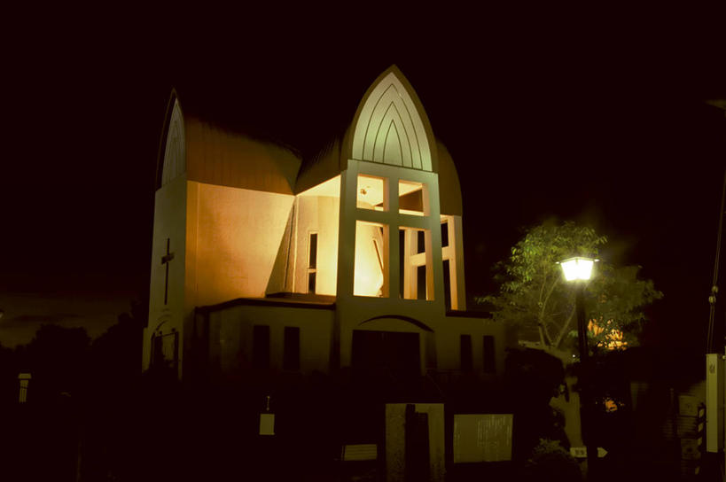 无人,教堂,横图,室外,夜晚,正面,旅游,度假,植物,标志建筑,地标,建筑,路灯,照明,北海道,日本,亚洲,阴影,节日,光线,影子,灯光,文化,娱乐,建设,灯,树,树木,绿色,自然,祈祷,享受,休闲,健康,旅游胜地,放松,许愿,宗教,信仰,生长,成长,纪念,祈求,照亮,基督教,照明设备,天主教,信念,东亚,日本国,北海道地方,北海道岛,函馆,函馆市,平安,彩图,大教堂,礼拜堂