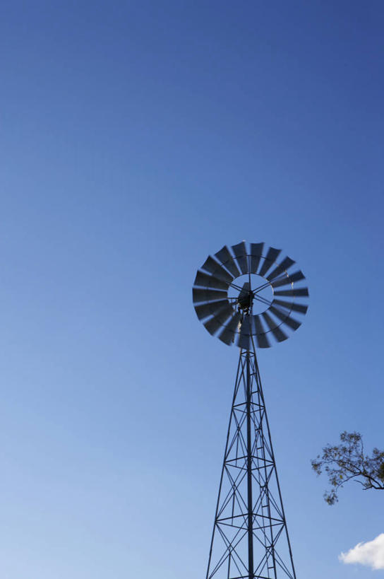无人,竖图,室外,白天,仰视,旅游,度假,农业,风能,风力发电机,美景,风车,澳大利亚,阴影,环保,电力,光线,影子,景观,娱乐,设备,蓝色,蓝天,天空,阳光,自然,天,享受,休闲,发电,机械,景色,放松,工业,能源,晴朗,资源,风力机,自然风光,大洋洲,澳洲,利用,低碳,万里无云,南方大陆,澳大利亚联邦,新南威尔士,新南威尔士州,风力发电,风力涡轮机,晴空,晴空万里,彩图,低角度拍摄,亨特谷,猎人谷
