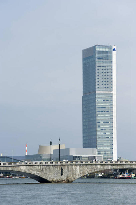 无人,高楼大厦,竖图,室外,白天,正面,度假,河流,美景,水,城市风光,标志建筑,城市,大厦,地标,建筑,摩天大楼,桥梁,长野县,日本,亚洲,阴影,波纹,光线,影子,河水,景观,水流,桥,涟漪,娱乐,建设,石桥,拱桥,蓝色,倒影,蓝天,水纹,天空,阳光,波浪,天,享受,休闲,景色,放松,拱形,晴朗,人行桥,石拱桥,倒映,东亚,本州,万里无云,本州岛,日本国,中部地方,水晕,长野,新潟,新潟县,反照,信浓川,晴空,晴空万里,彩图,大楼,高层建筑,高楼,摩天楼