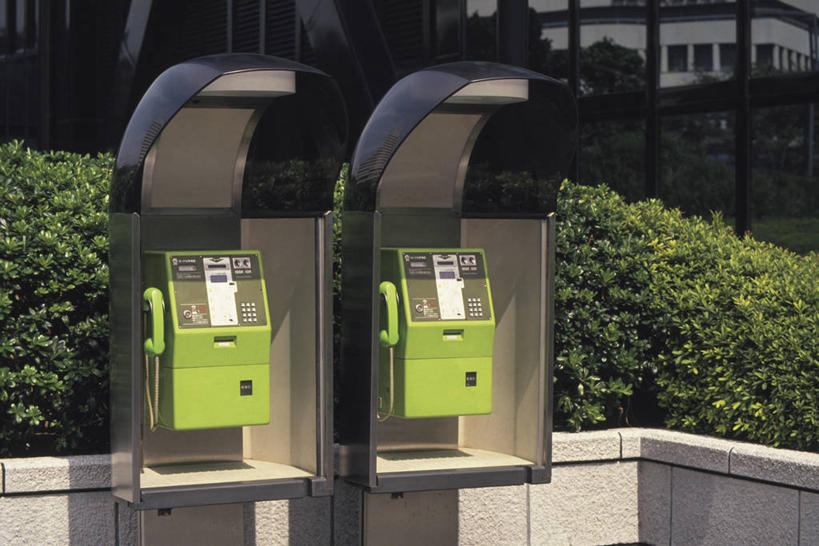 无人,家,打电话,横图,室外,白天,正面,度假,美景,植物,城市风光,城市,电话,阴影,环保,光线,影子,房屋,屋子,景观,公寓,防护,娱乐,通讯设备,洋房,楼房,电话亭,住宅,树,树木,两个,绿色,阳光,自然,话筒,享受,休闲,电话线,景色,便捷,放松,服务,生长,成长,公用电话,公共设施,固定电话,美好,美妙,间隔,美观,雅观,绿篱,生篱,树篱,植篱,交流,电话机,沟通,通话,彩图,房子