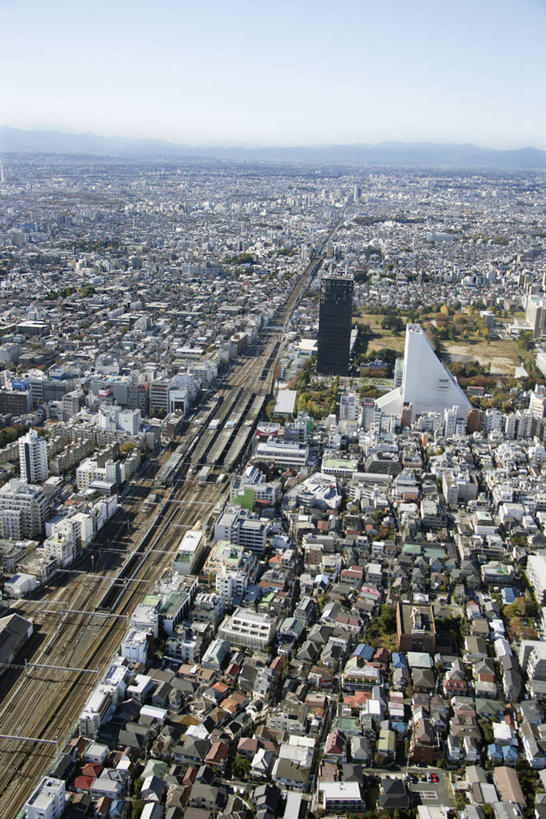 无人,家,高楼大厦,竖图,全景,俯视,航拍,室外,白天,度假,美景,天际线,植物,城市风光,城市,大厦,建筑,路,摩天大楼,铁路,车站,东京,日本,亚洲,阴影,光线,影子,房屋,屋子,景观,公寓,轨道,站台,交通,铁轨,娱乐,建设,洋房,楼房,月台,住宅,树,树木,蓝色,绿色,蓝天,天空,阳光,自然,天,享受,休闲,景色,放松,运输,生长,晴朗,成长,鸟瞰,东亚,本州,万里无云,关东地方,本州岛,日本国,东京都,中野区,晴空,晴空万里,彩图,高角度拍摄,房子,大楼,高层建筑,高楼,摩天楼,中野,中野站,中野车站