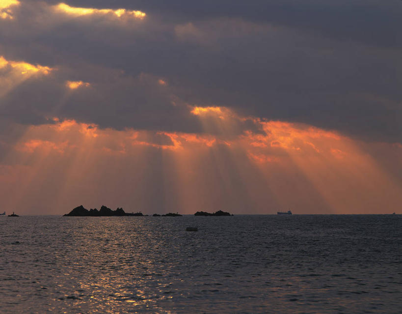 无人,横图,室外,白天,正面,旅游,度假,海浪,海洋,美景,日落,静冈县,日本,亚洲,梦幻,发光,光束,景观,浪花,水平线,晚霞,霞光,落日,辽阔,光亮,海平线,娱乐,自然,海水,黄昏,享受,休闲,广阔,景色,彩霞,放松,一望无际,未来,发亮,自然风光,海景,东亚,憧憬,本州,本州岛,日本国,中部地方,静冈,无边无际,一马平川,夕照,薄暮,大海,风浪,海,海水的波动,近岸浪,涌浪,夕阳,彩图,傍晚,水天相接,水天一线,斜阳