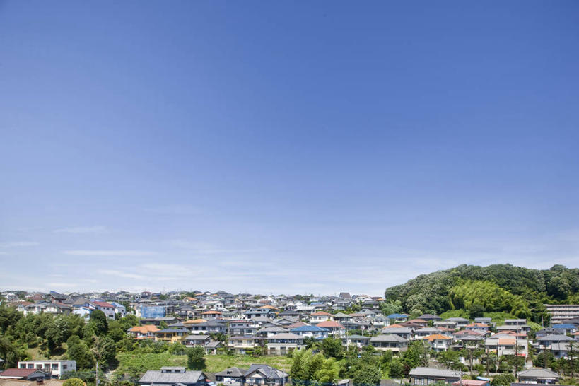 无人,家,横图,室外,白天,正面,度假,美景,树林,植物,城市风光,城市,东京,日本,亚洲,阴影,光线,影子,房屋,屋子,景观,公寓,娱乐,洋房,楼房,住宅,树,树木,蓝色,绿色,蓝天,天空,阳光,自然,天,享受,休闲,景色,放松,生长,晴朗,成长,东亚,本州,万里无云,关东地方,本州岛,日本国,东京都,日野市,日野,晴空,晴空万里,彩图,房子