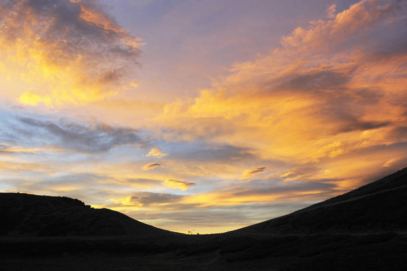 无人,横图,室外,白天,仰视,火山,美景,日落,山,山脉,日本,亚洲,景观,山峰,晚霞,霞光,云,云朵,落日,山峦,背光,云彩,白云,自然,黄昏,群山,景色,彩霞,自然风光,逆光,东亚,本州,本州岛,日本国,中部地方,岐阜,岐阜县,乘鞍岳,夕照,薄暮,活火山,夕阳,彩图,低角度拍摄,傍晚,斜阳
