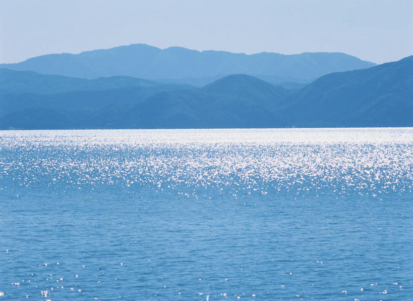 无人,横图,室外,白天,正面,旅游,度假,湖,湖泊,美景,山,山脉,水,日本,亚洲,阴影,波纹,光线,影子,湖面,景观,山峰,水流,水面,涟漪,山峦,娱乐,蓝色,倒影,蓝天,水纹,天空,阳光,自然,波浪,湖水,群山,天,享受,休闲,景色,放松,晴朗,倒映,自然风光,东亚,本州,万里无云,本州岛,日本国,水晕,东北地方,福岛,福岛县,反照,晴空,晴空万里,彩图,耶麻郡,猪苗代町,猪苗代湖