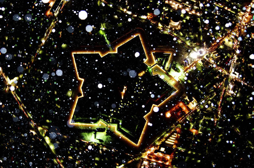 无人,横图,俯视,航拍,室外,夜晚,旅游,度假,名胜古迹,雪,大雪,标志建筑,地标,建筑,路灯,夜景,照明,北海道,日本,亚洲,阴影,遗迹,光线,影子,积雪,雪景,星星,冬季,冬天,灯光,古迹,文物,娱乐,建设,古建筑,灯,享受,休闲,星形,旅游胜地,放松,寒冷,照亮,照明设备,鸟瞰,五角形,古文明,东亚,日本国,北海道地方,北海道岛,严寒,函馆,函馆市,五角星,彩图,高角度拍摄,龟田役所土垒,柳野城,五棱郭,五棱郭公园