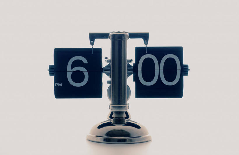 无人,横图,室内,特写,白天,白色背景,正面,静物,阴影,时间,反射,标志,时钟,数字,文字,影子,字符,指针,计时,标识,一个,钟表,表,时针,摄影,阿拉伯数字,影棚,单个,座钟,分针,钟,彩图,影棚拍摄,拍摄