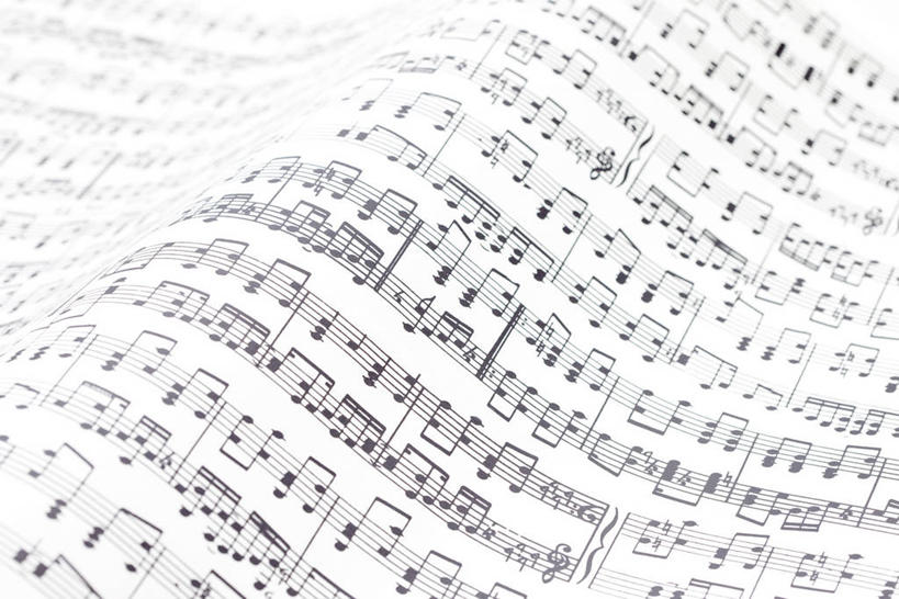 无人,横图,俯视,室内,特写,白天,静物,书籍,阴影,反射,影子,乐谱,五线谱,音乐,摄影,影棚,节拍,音符,符头,符干,符尾,乐章,彩图,高角度拍摄,影棚拍摄,拍摄