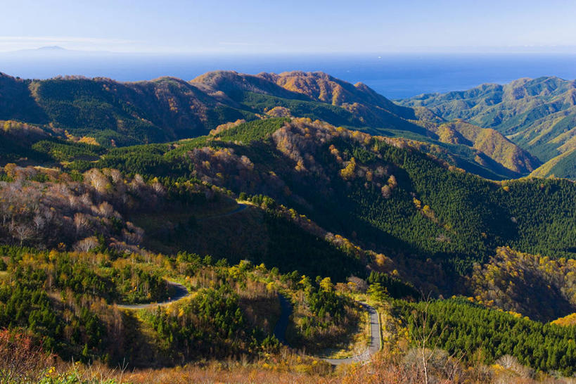 无人,横图,室外,白天,正面,旅游,度假,草地,草坪,石头,美景,山,山脉,植物,秋田县,日本,亚洲,阴影,光线,石子,影子,景观,山峰,山峦,娱乐,草,蓝色,绿色,蓝天,天空,阳光,自然,群山,天,享受,休闲,景色,放松,晴朗,自然风光,东亚,本州,万里无云,本州岛,日本国,秋田,东北地方,藤里町,石块,岩石,晴空,晴空万里,彩图,山本郡