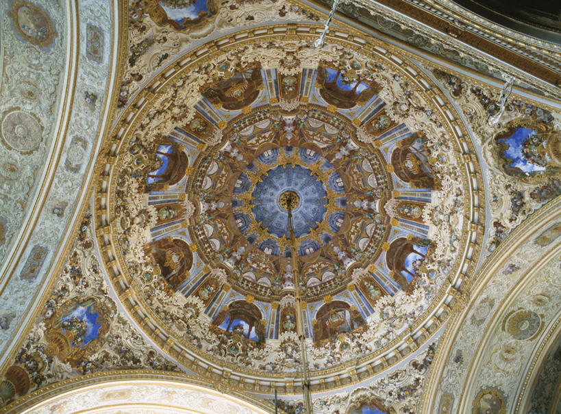 无人,宫殿,横图,室内,白天,仰视,旅游,度假,绘画,名胜古迹,天花板,标志建筑,地标,建筑,土耳其,亚洲,遗迹,艺术,装饰,墙,首都,古迹,文化,文物,娱乐,建设,古建筑,壁画,墙壁,墙面,享受,休闲,旅游胜地,放松,华丽,修饰,点缀,宫廷,西亚,古文明,伊斯坦布尔,衬托,美观,雅致,雅观,王宫,博斯普鲁斯海峡,伊斯坦布尔海峡,画画,彩图,低角度拍摄,皇宫,土耳其共和国,多玛巴切皇宫