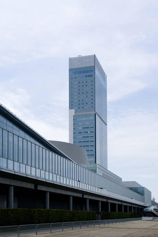 无人,高楼大厦,竖图,室外,白天,仰视,旅游,度假,办公楼,标志建筑,大厦,地标,建筑,摩天大楼,写字楼,日本,亚洲,阴影,光线,影子,云,云朵,云彩,娱乐,建设,蓝色,白云,蓝天,天空,阳光,楼宇,天,享受,休闲,旅游胜地,商务楼,放松,晴朗,东亚,本州,本州岛,日本国,中部地方,新潟,新潟县,晴空,彩图,低角度拍摄,大楼,高层建筑,高楼,摩天楼,朱鹭展览馆