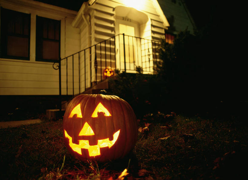 脸,头,脸颊,无人,家,横图,室外,夜晚,正面,度假,草地,草坪,美景,植物,城市风光,城市,船,南瓜,蔬菜,照明,美国,节日,庆祝,新鲜,装饰,房屋,屋子,景观,公寓,灯光,金瓜,食品,文化,娱乐,洋房,楼房,镂空,番瓜,住宅,灯,草,食物,绿色,灯具,庆典,享受,休闲,南瓜灯,万圣节,景色,放松,军舰,有机食品,绿色食品,纪念,华丽,修饰,麦瓜,倭瓜,照亮,点缀,北美,北美洲,照明设备,美洲,海军,战舰,战列舰,美军,军用战舰,战船,爱荷华战列舰,爱荷华号战列舰,北亚美利加洲,亚美利加洲,衬托,美观,雅致,雅观,镂刻,头部,脸部,脸蛋,面部,彩图,房子,美利坚合众国