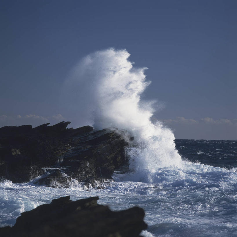 无人,竖图,室外,白天,正面,旅游,度假,海浪,石头,美景,神奈川,日本,亚洲,阴影,飞溅,溅,光线,石子,液体,影子,海面,景观,水滴,神奈川县,娱乐,水珠,蓝色,蓝天,天空,阳光,自然,海水,天,享受,休闲,景色,放松,晴朗,涨潮,碰撞,喷洒,自然风光,东亚,海潮,本州,万里无云,关东地方,本州岛,日本国,潮水,潮汐,落潮,石块,岩石,晴空,晴空万里,彩图,三浦半岛
