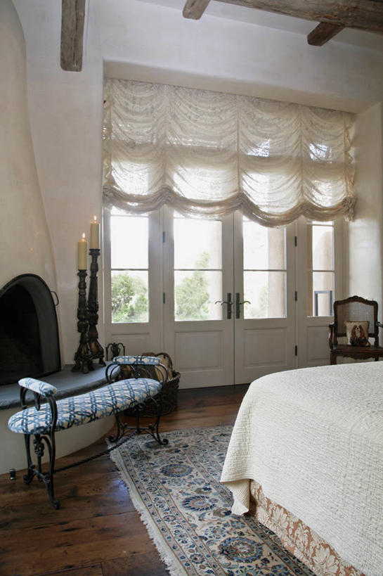 无人,家,竖图,室内,白天,正面,别墅,窗户,窗帘,床,地毯,家具,卧室,装修,建筑,椅子,欧式,装饰,编织,手工艺品,房屋,双人床,屋子,公寓,床单,织物,豪华,被子,建设,现代,装潢,洋房,楼房,玻璃窗,住宅,帘子,工艺品,室内装潢,遮阳,华丽,修饰,样板房,明亮,点缀,舒适,被单,贵妃椅,家居装潢,房屋设计,地中海风格,古典风格,简约风格,室内设计,宽敞,样板房装潢,衬托,美观,雅致,雅观,设计,彩图,房子,睡房,卧房,贵妃榻