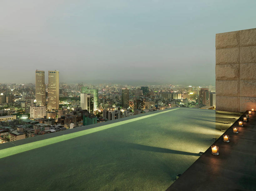 无人,高楼大厦,横图,俯视,航拍,室外,白天,度假,建材,美景,日落,城市风光,城市,大厦,建筑,摩天大楼,照明,台湾,中国,亚洲,一排,许多,整齐,材料,瓷砖,墙,景观,晚霞,霞光,云,云朵,落日,建筑群,灯光,很多,云彩,娱乐,建设,墙砖,墙壁,墙面,灯,排列,蓝色,灰色,白云,蓝天,天空,黄昏,灯具,天,享受,休闲,景色,彩霞,放松,建造,晴朗,照亮,照明设备,鸟瞰,队列,东亚,港澳台,中华人民共和国,台湾省,台中,台中市,夕照,薄暮,晴空,夕阳,彩图,高角度拍摄,傍晚,大楼,高层建筑,高楼,摩天楼,墙面砖,斜阳,台