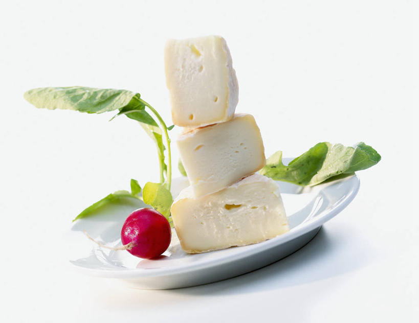 奶酪,无人,横图,俯视,室内,特写,白天,白色背景,植物,桌面,桌子,萝卜,蔬菜,餐具,叶子,阴影,新鲜,反射,木制,碟子,盘,纹理,影子,干酪,起司,食品,绿叶,芝士,营养,食物,一个,红色,绿色,盘子,木制品,碟,嫩叶,乳酪,摄影,有机食品,绿色食品,影棚,单个,乳制品,发酵,肌理,大红萝卜,东北红萝卜,叶,叶片,叶脉,莱菔,红萝卜,彩图,高角度拍摄,影棚拍摄,拍摄