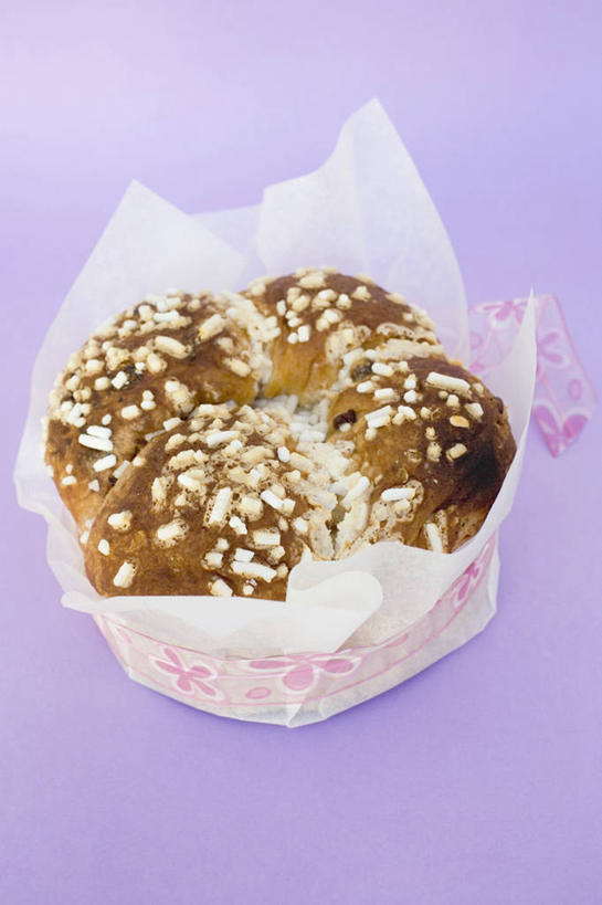 点心,无人,竖图,俯视,室内,特写,白天,下午茶,餐桌,桌子,阴影,紫色背景,反射,粉末,影子,调料,食品,糖,调味品,调味料,食物,糕点,一个,粉,摄影,影棚,单个,餐台,粉状,粉剂,彩图,高角度拍摄,影棚拍摄,拍摄,蛋糕