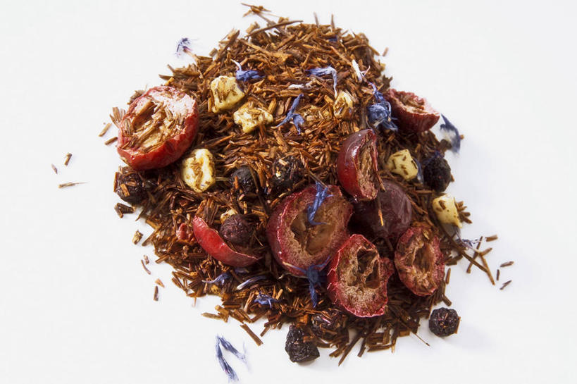 无人,横图,俯视,室内,特写,白天,白色背景,桌面,桌子,草莓,浆果,水果,一堆,许多,阴影,堆叠,堆积,新鲜,反射,木制,影子,生食,食品,糖,糖果,甜点,甜品,果实,食物,木制品,甜食,巧克力,摄影,有机食品,绿色食品,影棚,朱古力,堆,洋莓,水果皇后,红莓,地莓,彩图,高角度拍摄,影棚拍摄,拍摄