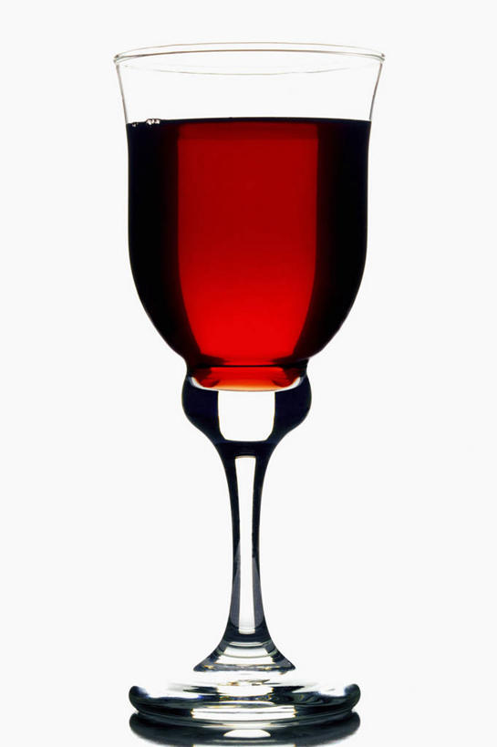 果汁,无人,竖图,室内,特写,白天,白色背景,正面,桌面,桌子,杯子,阴影,反射,木制,高脚杯,影子,红酒杯,饮品,一杯,玻璃制品,饮料,红色,酒杯,木制品,摄影,影棚,葡萄酒杯,可口,适口,玻璃杯,彩图,影棚拍摄,拍摄