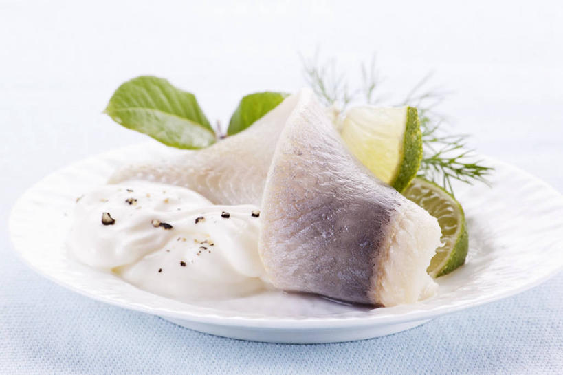 点心,海鲜,无人,横图,俯视,室内,特写,白天,白色背景,烹饪,西餐,植物,餐桌,桌子,餐具,水果,叶子,阴影,新鲜,反射,碟子,盘,影子,肉,生食,香料,鱼肉,料理,食品,甜点,甜品,果实,绿叶,草药,水产,菜肴,美食,肉类,中药,海洋生物,食物,糕点,一个,白色,盘子,碟,奶油,香草,嫩叶,西式,摄影,佳肴,有机食品,绿色食品,影棚,单个,餐台,鲱鱼,罗勒,乳制品,水生动物,海产品,紫苏,药材,中草药,水生物,肉食,海底动物,九层塔,圣约瑟夫草,甜罗勒,兰香,中药材,本草,酸橙,代代,激凌,克林姆,淇淋,太平洋鲱鱼,叶,叶片,橙子,橙,彩图,高角度拍摄,影棚拍摄,拍摄