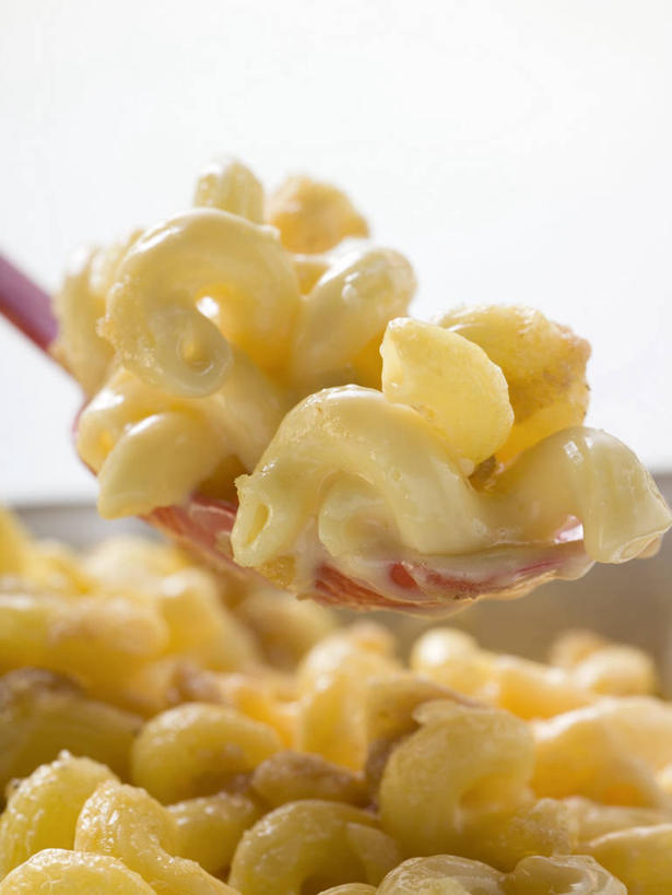 点心,面包,面食,通心粉,无人,竖图,俯视,室内,特写,白天,白色背景,西餐,桌面,桌子,阴影,朦胧,模糊,反射,木制,影子,勺子,陶瓷,面,通心面,料理,食品,面点,陶瓷制品,食物,糕点,一个,黄色,木制品,容器,调羹,汤匙,碗,西式,摄影,影棚,单个,储藏,储存,彩图,高角度拍摄,影棚拍摄,拍摄,贮存