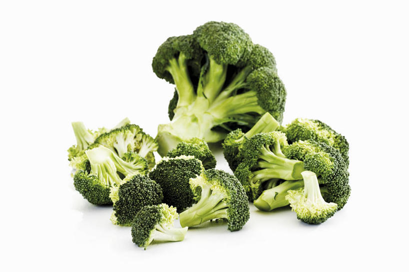 无人,横图,俯视,室内,特写,白天,白色背景,桌面,桌子,蔬菜,阴影,新鲜,反射,木制,影子,花菜,花椰菜,西兰花,食品,食物,木制品,摄影,有机食品,绿色食品,影棚,椰菜花,甘蓝花,彩图,高角度拍摄,影棚拍摄,拍摄