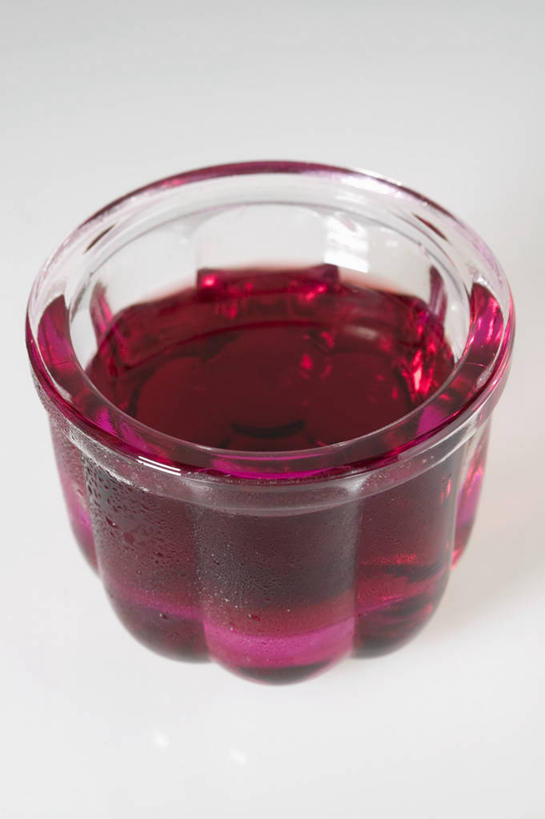 点心,无人,竖图,俯视,室内,特写,白天,白色背景,樱桃,杯子,水果,阴影,新鲜,反射,影子,生食,食品,布丁,甜点,甜品,果实,玻璃制品,食物,一个,水杯,果冻,甜食,零食,摄影,有机食品,绿色食品,影棚,单个,啫喱,玻璃杯,樱珠,莺桃,英桃,楔桃,牛桃,荆桃,彩图,高角度拍摄,影棚拍摄,拍摄